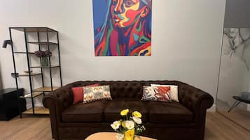 Deluxe Double Room | Living area