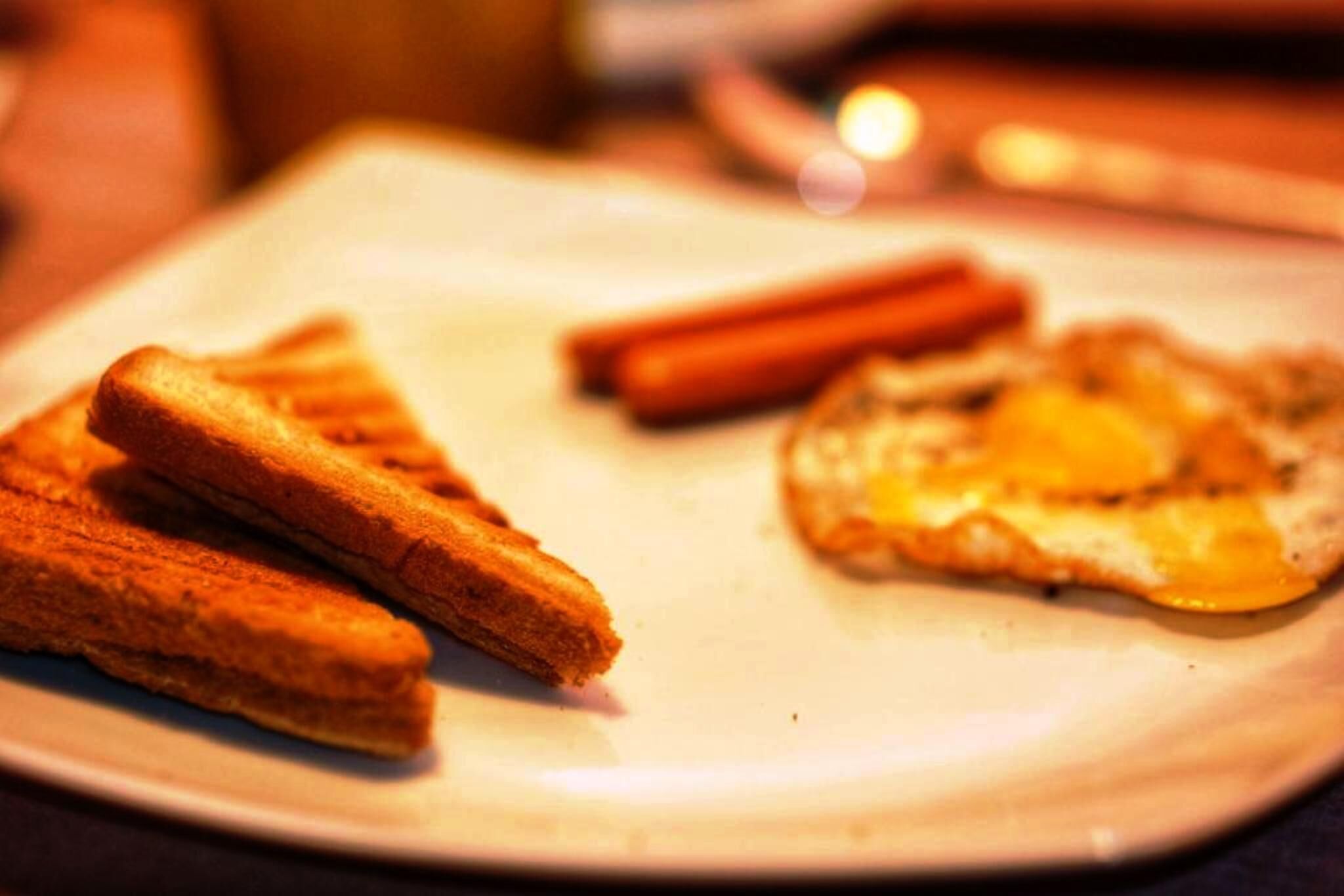 A plate with toast and a fried egg.