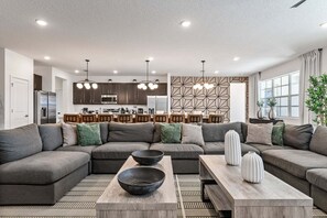 Smart TV, fireplace, video games, table football - Resort-Style Living w Private Pool & Amenities (Kissimmee)