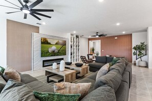 Smart TV, fireplace, video games, table football - Resort-Style Living w Private Pool & Amenities (Kissimmee)