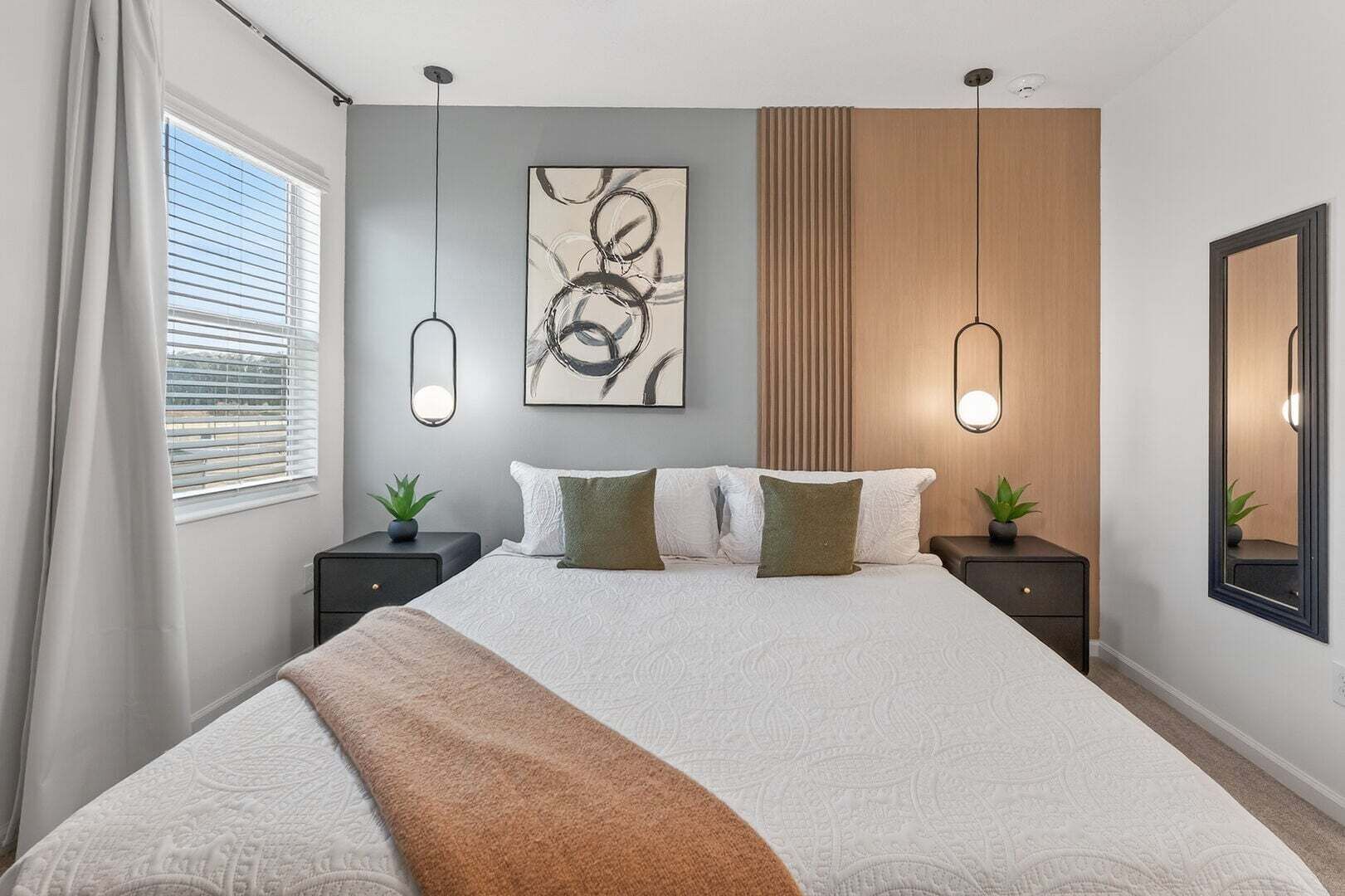 15 habitaciones, escritorio y tabla de planchar con plancha 