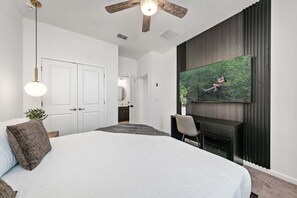15 bedrooms, desk, iron/ironing board, free WiFi - Resort-Style Living w Private Pool & Amenities (Kissimmee)