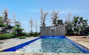 Kolam renang outdoor