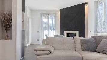 Televisión, chimenea