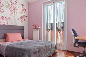 3 chambres, fer et planche à repasser, Wi-Fi, draps fournis