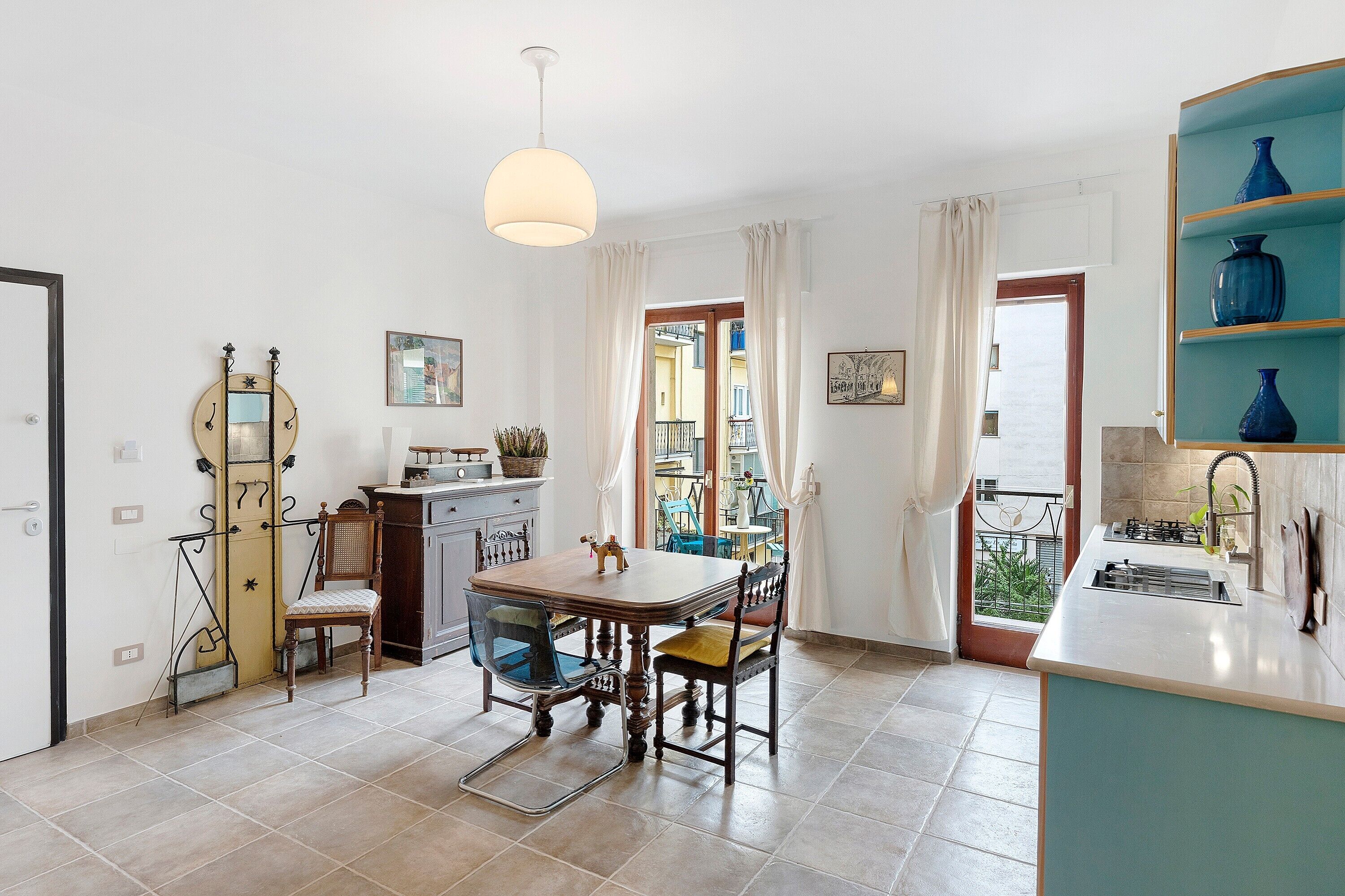 Fridge, oven, stovetop, coffee/tea maker