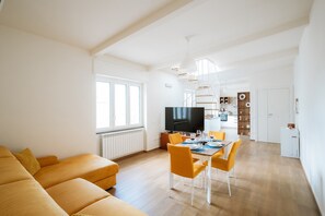 TV - Sunset View House with Sea View, Wi-Fi and Air Conditioning (Sant'Agnello)