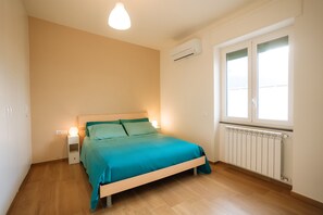 Silitysrauta/-lauta, Wi-Fi, vuodevaatteet