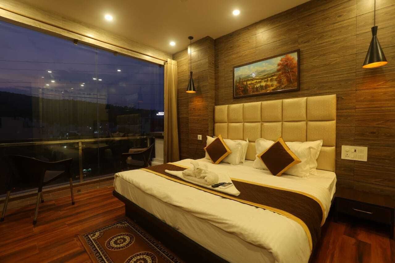 Superior Double Room, Balcony, City View | Desk, free WiFi