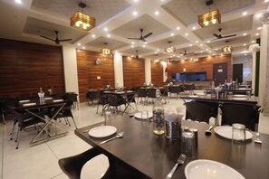 Dining - Hotel Siya Ram by AKC Hotels (Haridwar)