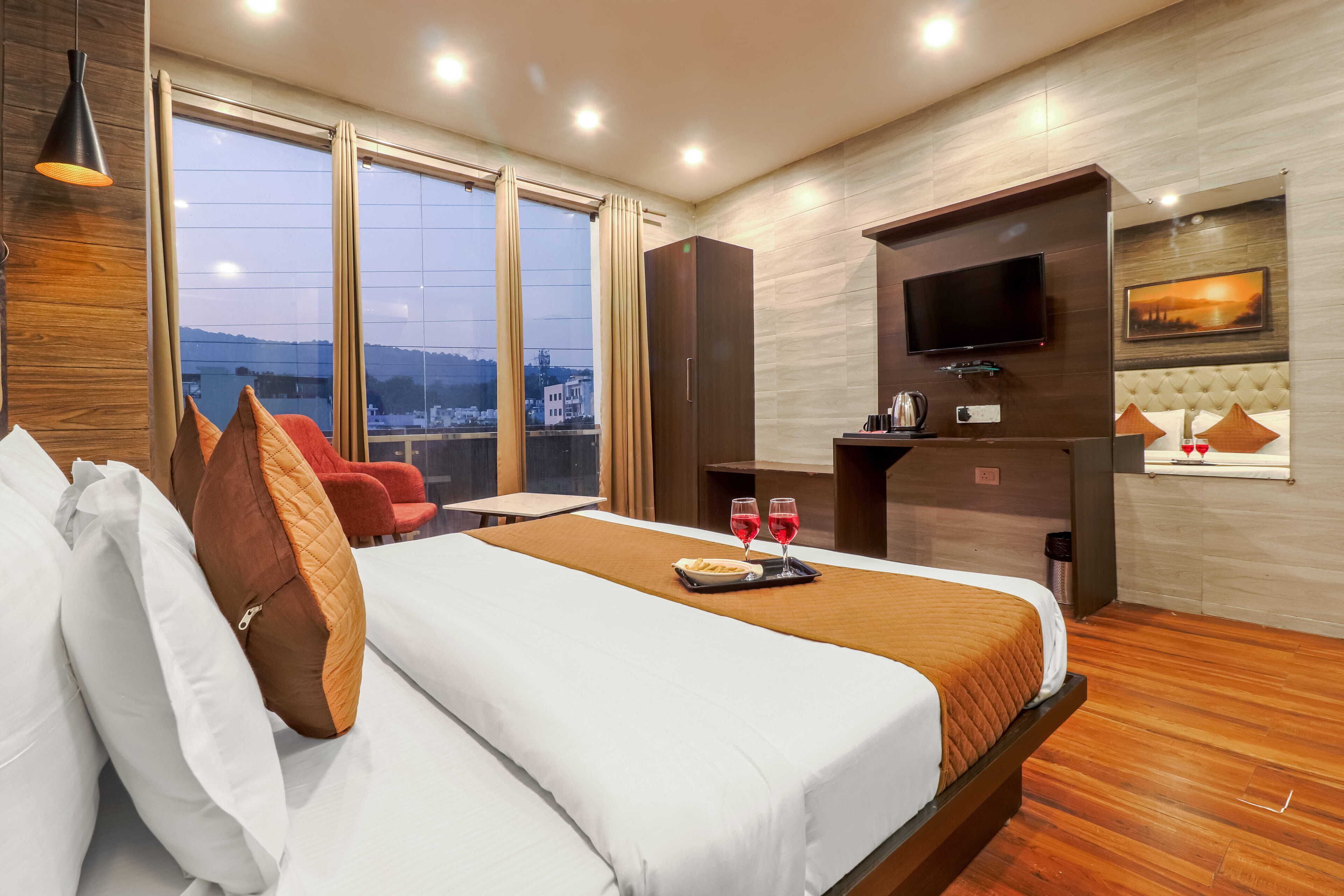 Superior Double Room, Balcony, City View | Desk, free WiFi