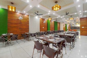 Restaurant - Hotel Siya Ram by AKC Hotels (Haridwar)