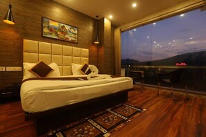 Desk, free WiFi - Hotel Siya Ram by AKC Hotels (Haridwar)