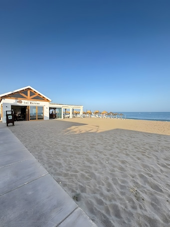 Beach nearby. B&B Apartments. Modern and Luxurious Apartment Less Than 100 Meters from the Beach