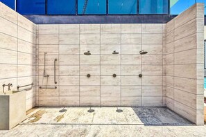 Spa - Waterfront Luxury 2BR in Business Bay (Dubai)
