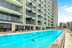 Pool - Waterfront Luxury 2BR in Business Bay (Dubai)