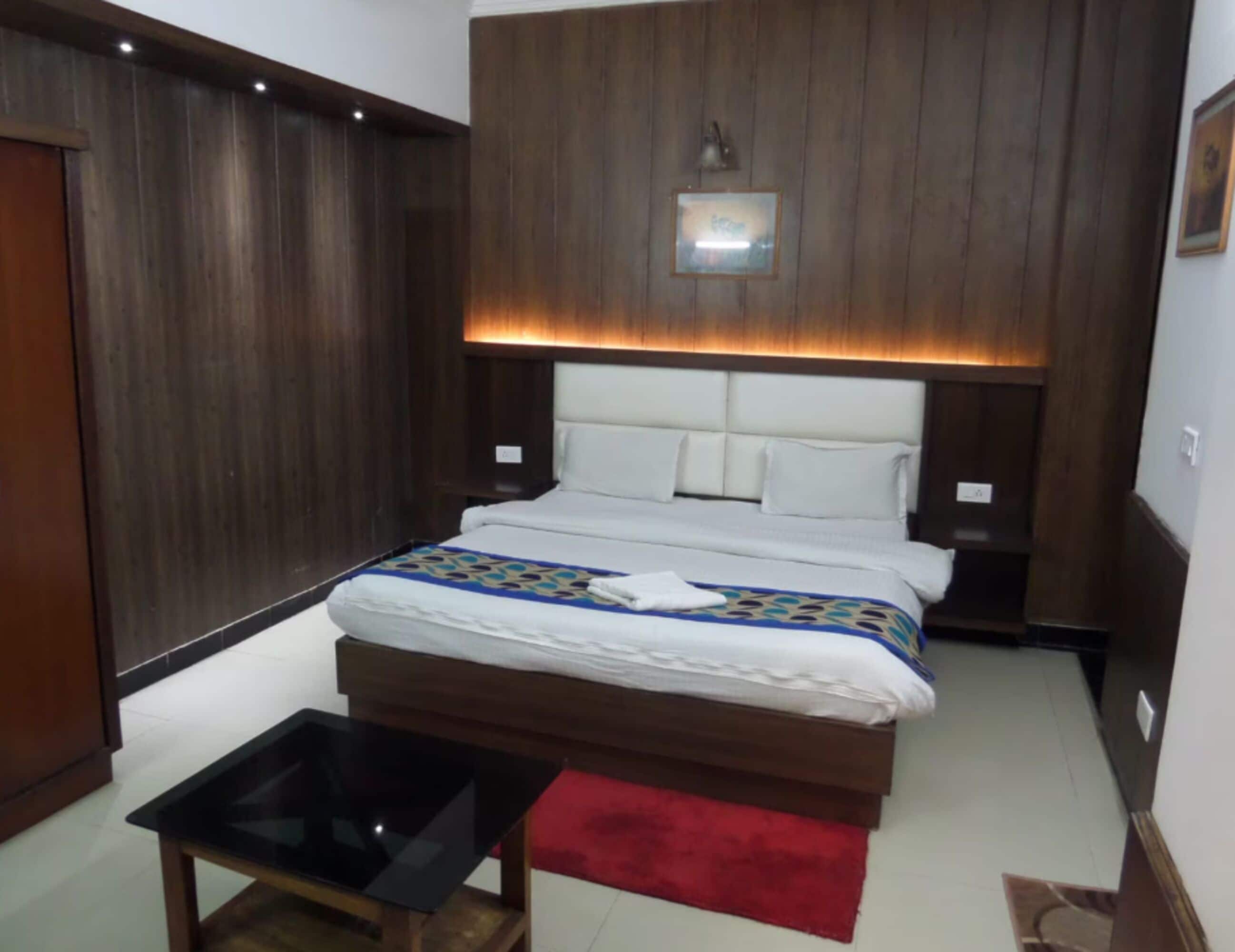 Signature Double Room, City View | Desk, free WiFi