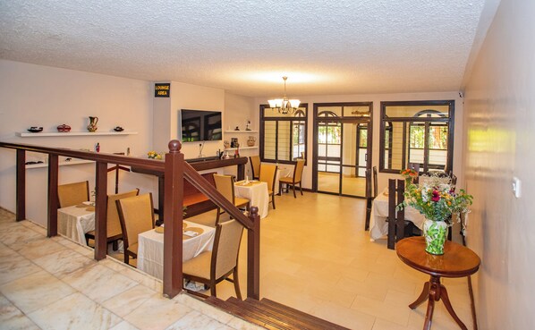 Free daily cooked-to-order breakfast 