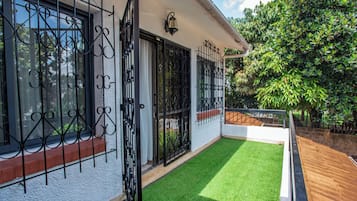 Suite Luxe, 1 très grand lit, climatisation, vue jardin | Balcon
