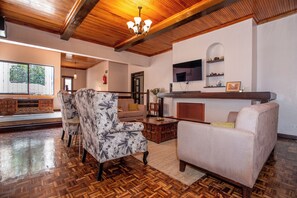 Lobby sitting area - Cozy Stead Hotel 2 Gigiri (Nairobi)