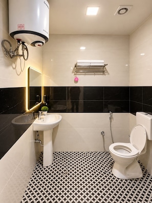 Bathroom - Laxmi Vilas (Varanasi)