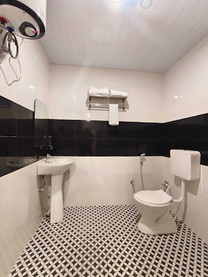 Bathroom - Laxmi Vilas (Varanasi)