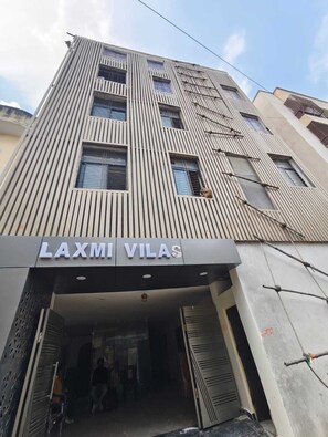 Exterior detail - Laxmi Vilas (Varanasi)