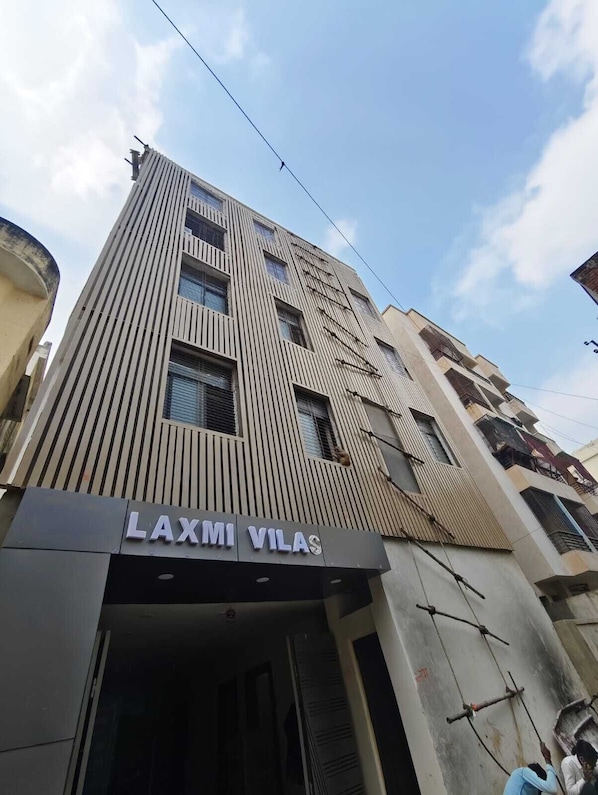 Exterior - Laxmi Vilas (Varanasi)