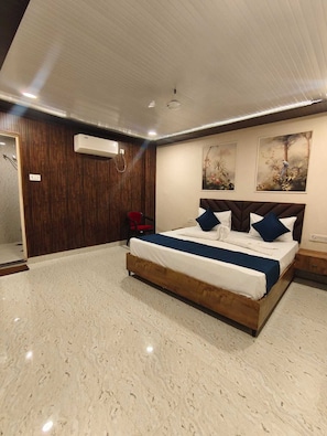 Free WiFi - Laxmi Vilas (Varanasi)