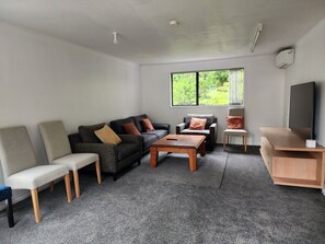 TV - Entire Ground-floor: Spacious 145m2 (Birkenhead)