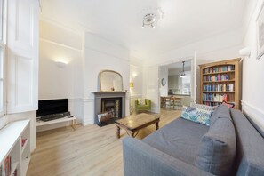 TV - Beautiful 3-bedroom apartment in London perfect for your stay (London)