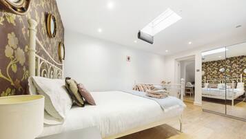 3 bedrooms, iron/ironing board, Internet, bed sheets