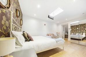 3 bedrooms, iron/ironing board, Internet, bed sheets - Beautiful 3-bedroom apartment in London perfect for your stay (London)