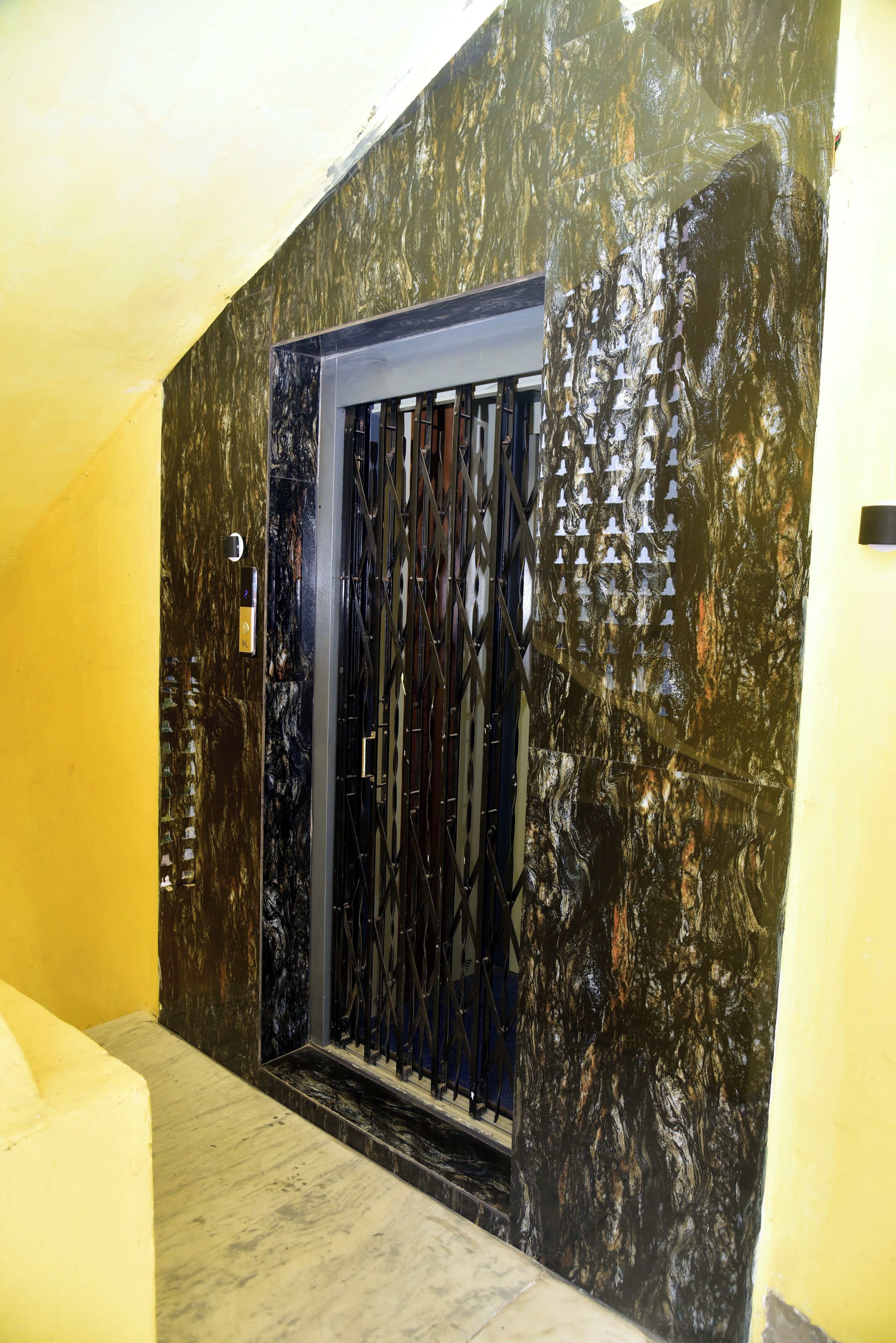 อพาร์ทเมนท์, ระเบียง | ภายใน