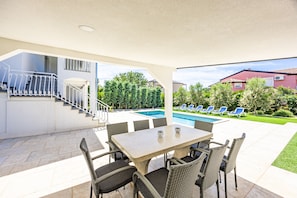Outdoor dining - Apartment Susanne 2 with Shared Pool near Porec (Kukci)