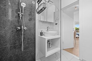 Shower, hair dryer, towels - Apartment Susanne 2 with Shared Pool near Porec (Kukci)