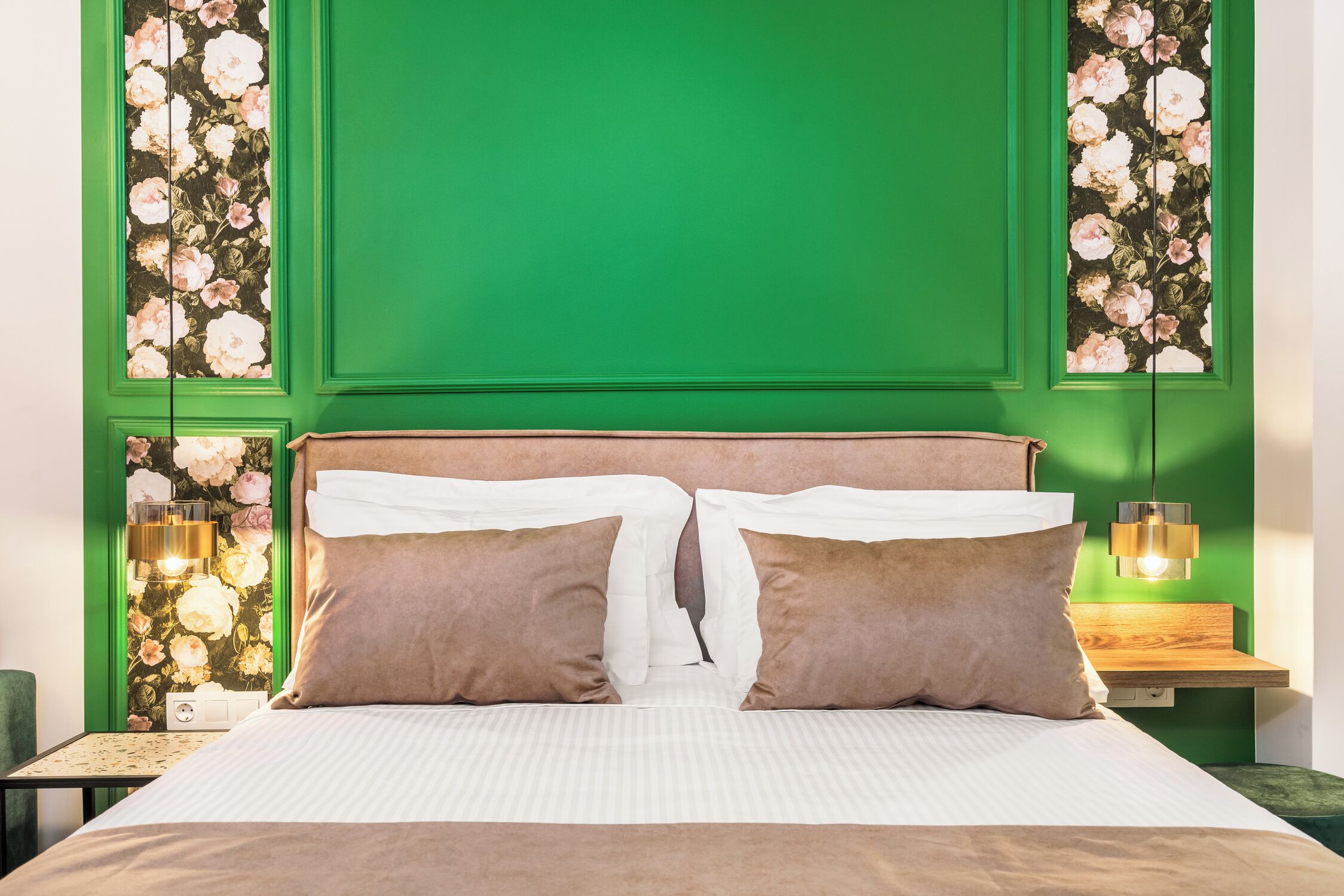 1 bedroom, desk, WiFi, bed sheets