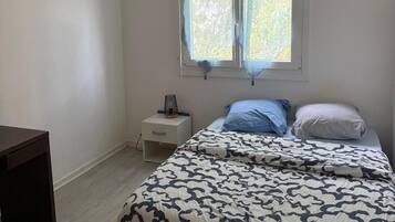 Iron/ironing board, WiFi, bed sheets