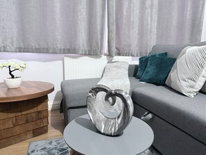 Living area - Modern and Cosy 2 bed apartment (Newport)