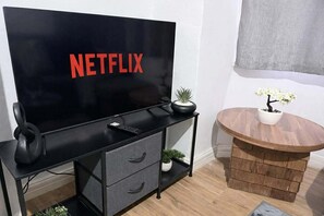 Interior - Modern and Cosy 2 bed apartment (Newport)