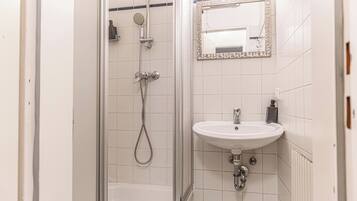Basic Apartment | Bathroom | Shower, free toiletries, hair dryer, towels