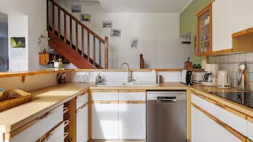 Køleskab, mikrobølgeovn, ovn, kogeplade