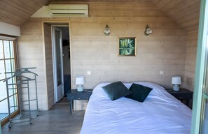 Fer et planche à repasser, Wi-Fi, literie fournie