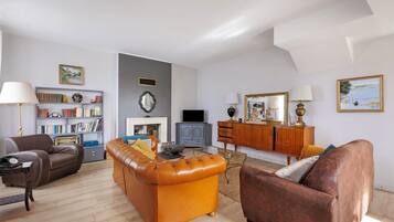 Télévision, cheminée