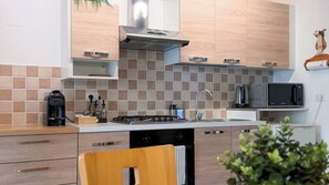 Frigorífic, microones, forn i placa de cuina 