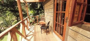 Deluxe Cottage, Balcony, Garden View | Balcony