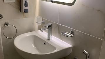 Chuveiro/banheira combinados, produtos de toalete biodegradáveis