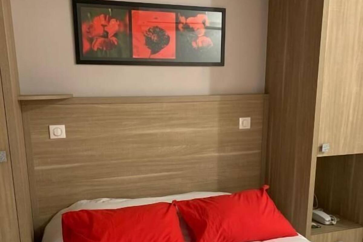 Classic Double Room, Garden View | Langsir/tirai gelap terus, seterika/papan seterika, Wi-fi percuma 