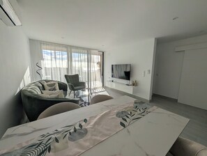 Living area - Apartamento Lissa con vista al mar y aire condicionado (Tossa de Mar)