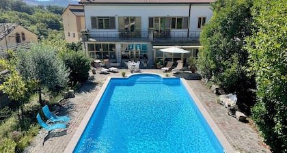 Luxury Private Mountain Villa with Pool & Beautiful Views in Puglia